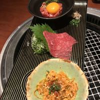 蕃 YORONIKU - ユッケはパンに乗せる