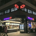 NORDSEE WIEN - 店頭のショーケースにはお寿司