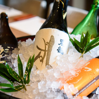 Seasonal sake that is carefully selected by the owner who loves Japanese sake.