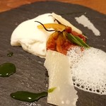 オステリア レ テッレ - 柏産トマトのコンフィとモッツァレラチーズのカプレーゼ　パルミジャーノのソース