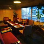 kong tong - 奥ソファー席で少人数のパーティーも