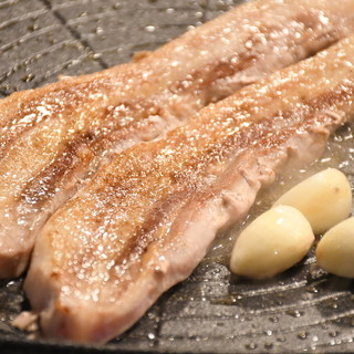 本店的招牌菜!國產黑豬三段五花肉的“五花肉”