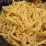 横浜家系 クマガ家 - 大橋製麺の中太麺。