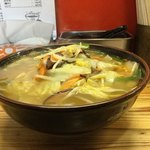 Aji No Shuuchakueki Jirochou - 野菜ラーメン ８５０円 斜め上から野菜がたっぷり入っている。