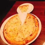 球カフェ - チーズチーズピザ
