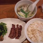 北福仁 - 牛タン定食（肉は半分の状態）