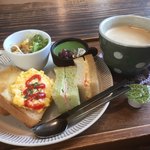 にじいろcafe - ブレンドコーヒー420円とにじいろモーニング