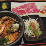 Yakiniku Kura - 写真とる前に手ェ付けちゃった(>_<)
      お肉もうちょっと付いてます
      ビビンバは勿論もっとキレイです(泣)