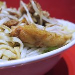 ラーメン二郎 - 豚の厚み