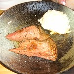 居酒屋 ちゅーりっぷと鯱 - アンガス牛のロースト アンチョビとツナのサラダ