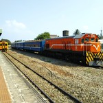 麺線屋formosa - 機関車が牽くブルートレイン♪