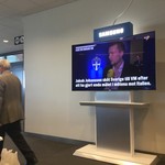 Gold Mountain Restaurant - 空港のTVは韓国製サムスン