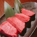 Sumibi Horumon Shin - 厚切り牛タンモト