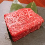h Sumibi Horumon Shin - 和牛赤身の塊焼