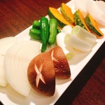 h Sumibi Horumon Shin - 焼き野菜三種盛