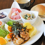 Troom Cafe - 本日の数量限定ランチ　焼たてパンorごはん食べ放題