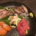 Oumi Shokudou - お刺身盛り合わせ…私は苦手なので食べれなかったのですが、どれも美味しかったそうです 珍しいホタルイカのお刺身もありました 5人前