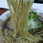 中華そば しば田 - 全粒粉の特徴的なザクッとした麺