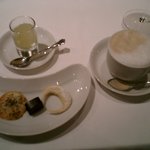 レストラン カーウントカー - 小菓子とコーヒー