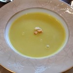 プティレストラン グーテ - エンドウ豆のスープ