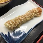 セルフうどん小槌 - ちくわの一本揚げ〜
            さすが練り物王国 徳島のチクワはふっくら
            香川だと冷凍してから揚げるので食感や味自体が全く違うんだけどGood
            衣に砂糖が入ってるのか甘いのは好みにわかれそ