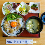 Kihachisou - 湯上がりセット「いか丼」（1,600円）。お刺身、小鉢、お味噌汁にお漬物までついて豪華です。