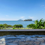 喜八荘 - 蒼い海と空。気持ちイイ潮風。最高でした。