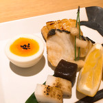 Marunouchi Icchoume Shichijuunikou - 魚料理 スズキ焼き物二切れ 里芋 コンニャク 玉子