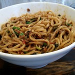 麺屋やまひで - 「｢台湾まぜそば 特盛300g 追い飯付き｣＋「麺増量50g」」を混ぜた様子