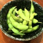 鶏ヤロー - お通しの枝豆