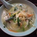 Taizan - 澄んだスープのタンメン。
