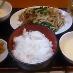 東海酒家 - レバニラ定食　750円
