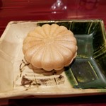 銀座 しのはら - フォアグラマンゴー最中