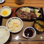 やよい軒 - 特盛カットステーキ定食 + 生卵