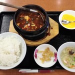 中国料理 東昇餃子楼 - 麻婆豆腐定食 600円