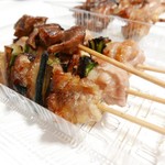 やきとり 幸喜 - 塩…焼とり128円、鳥皮128円