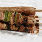 やきとり 幸喜 - たれ…焼とり128円、つくね(大)162円