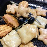松倉 - ３種類のあられの他に、黒豆や小魚、おしるこサンドが入っています( •̀∀•́ )b
