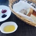 サンクゼール・ワイナリー - パン、ジャム、オイル