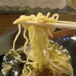 Shunkashuutou - 麺は太麺でブツッとした手打ちっぽい食感。