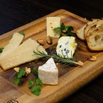 ビストロ プチ - 本日のチーズ盛り合わせ