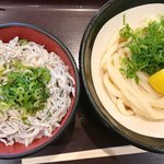 Ibuki Yaseimen Shinagawa Shizun Terasu Ten - しらす丼セット
