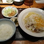 葱屋 平吉 - 黒胡麻担々麺(揚げ餃子、ご飯付)