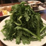 洋食&樽生ワイン しもじま亭 - 春菊爆弾サラダ Large 
