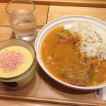 スープストックトーキョー - ゴーヤと豚肉の沖縄風カレー
            とうもろこしとさつま芋の冷たいスープ