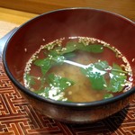 肴とお酒 うを弘 - 炊き込みご飯に出汁を掛けて頂きます