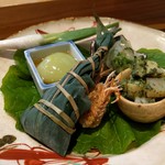 肴とお酒 うを弘 - 八寸（カスゴの粽・才巻き頭の唐揚げ・筍と炙り平貝の木の芽和え・うすい豆腐・くらげと胡瓜の酢の物）