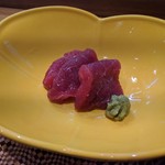 肴とお酒 うを弘 - ミンククジラ赤身の刺身