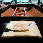 高台寺 和久傳 - 5.唐墨餅。囲炉裏では真魚鰹の焼き('18.3月初旬)