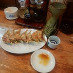 八重子餃子 - ザックリ食感の小粒なザーギョー、タレは酢多めの薄味がオヌヌメ。